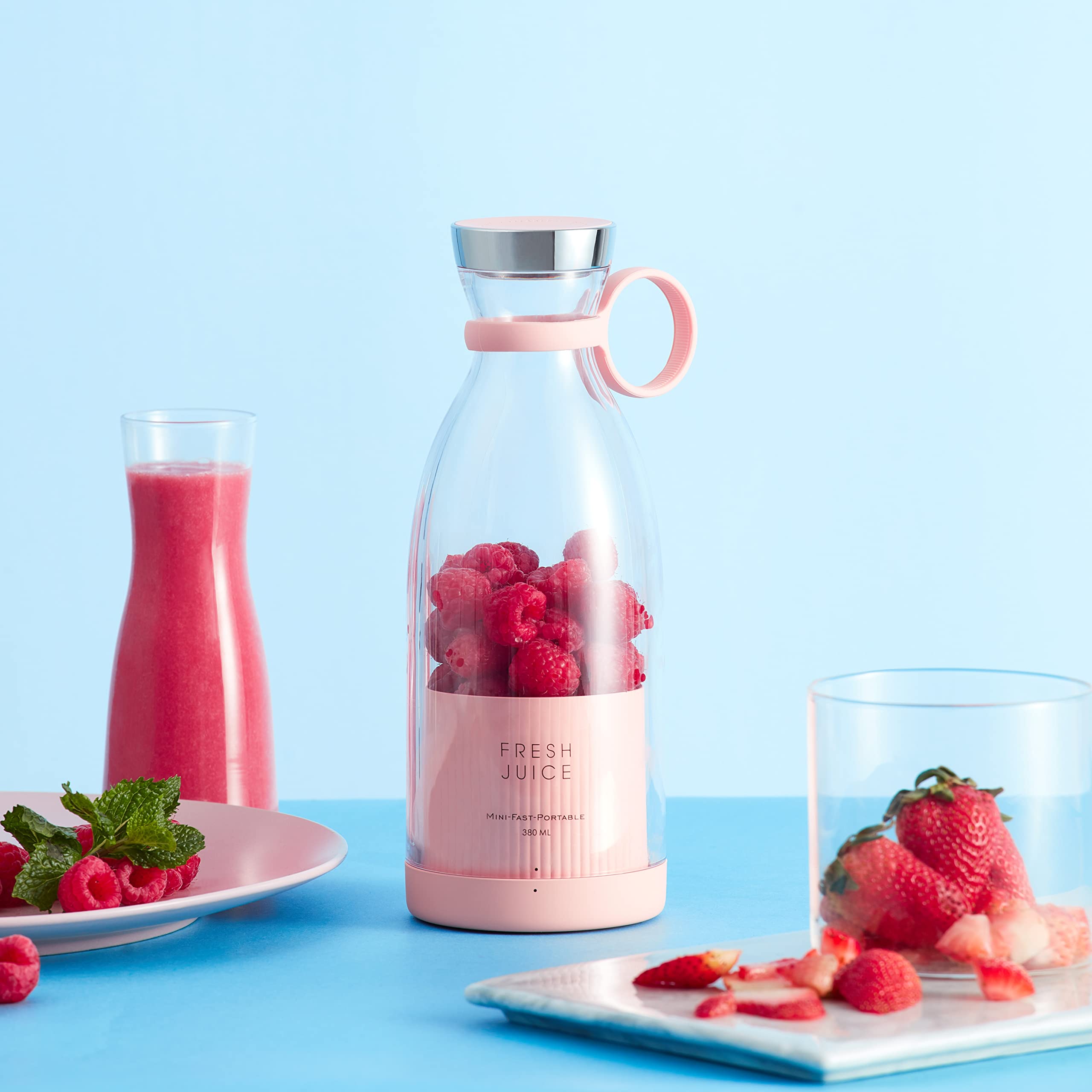 Vale and Noir portable blender